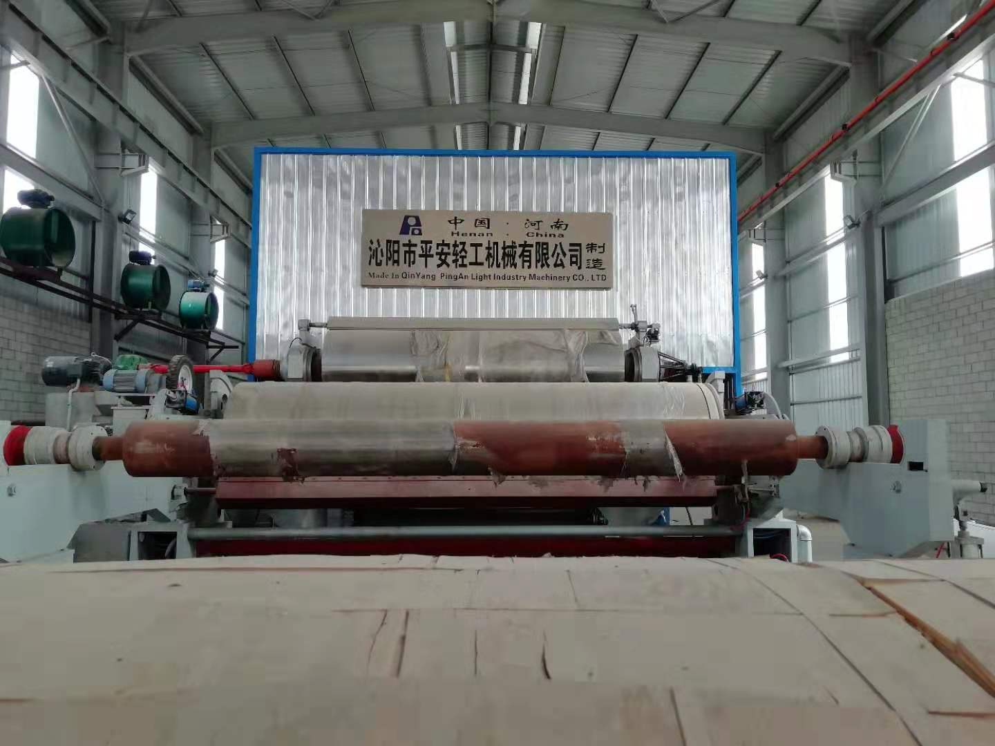 2020年3月，埃及薩達(dá)特城3800/400高瓦紙機(jī)順利投產(chǎn)