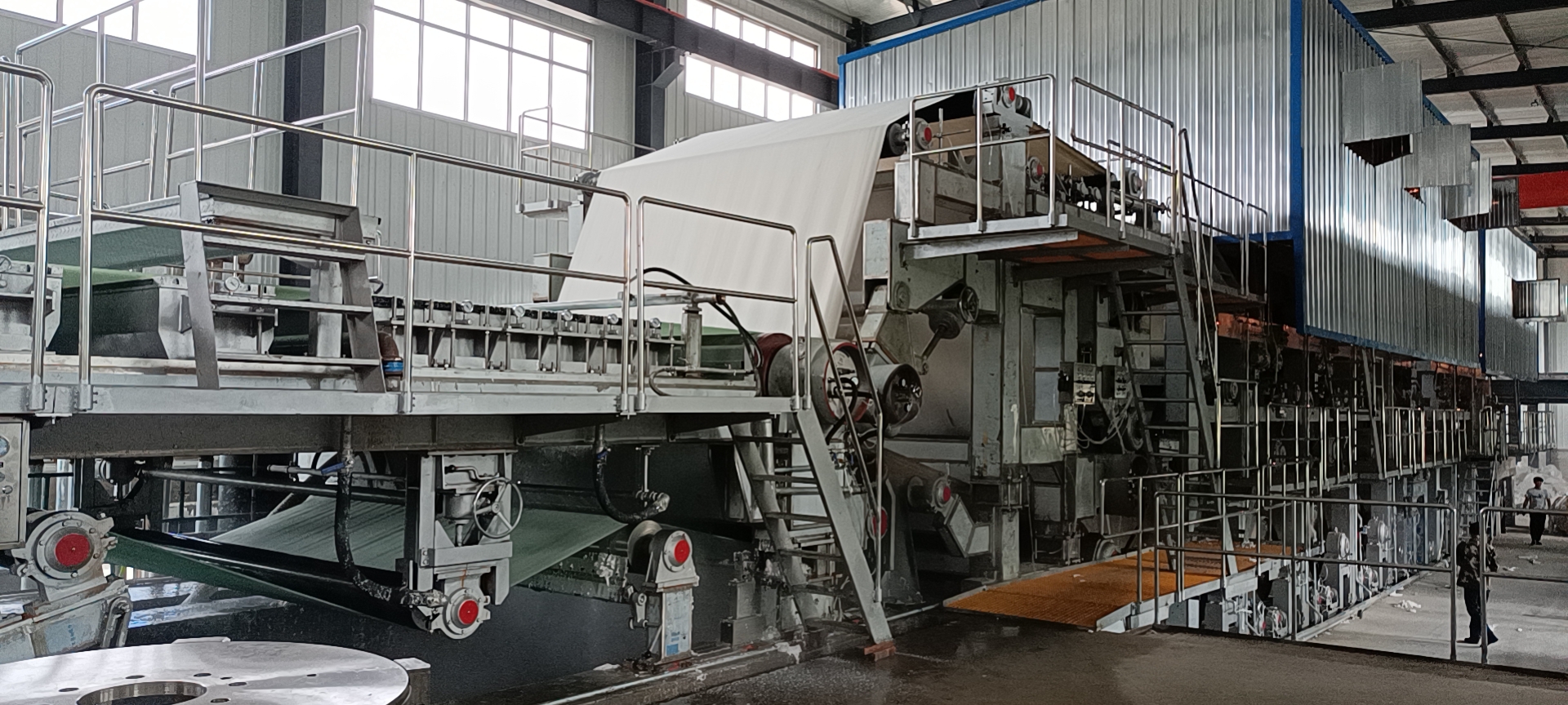 2021年5月，河北金石2640/350拷貝紙機(jī)順利出紙